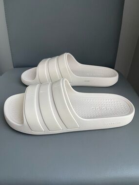 adidas | Shoes | Adidas Yeezy Slides Mens Size Us 8 Resin Green Comfort  Casual Slipon Sandal | Poshmark